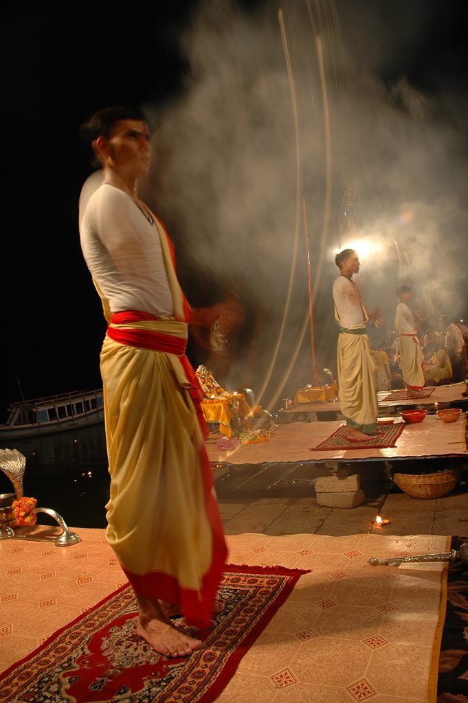 10ckwieczorny Pokaz, Waransi, Indie